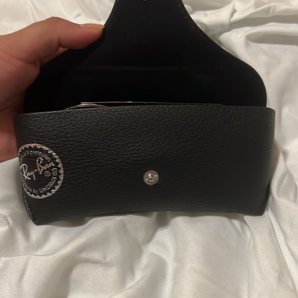 Gold Rounded Ray-Ban Sunglasses - Picture 5 of 6